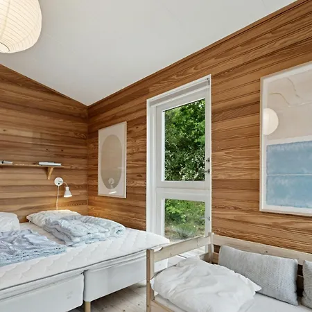 Casa de Férias With Sea View On Helgenaes Knebel