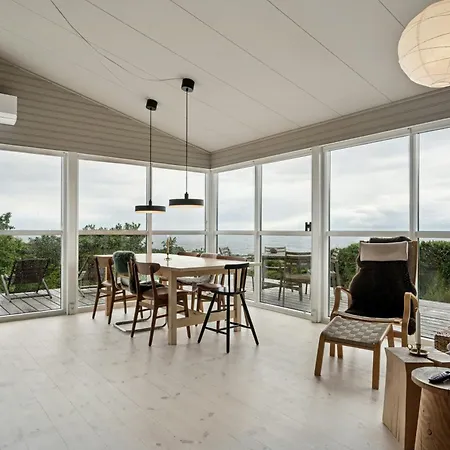 Casa de Férias With Sea View On Helgenaes
