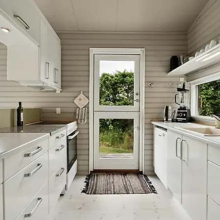 Casa de Férias With Sea View On Helgenaes Knebel